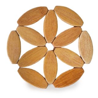 Porta Caliente De Madera Circular Con Figuras Ovaladas En Color Café 11.5 Cm | PS-004-1